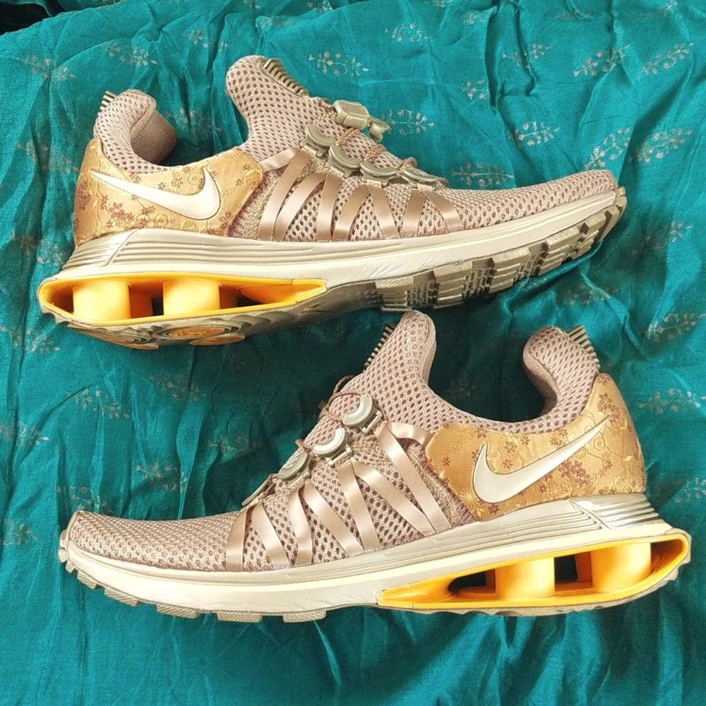 Nike Shox Gravity Sneakers